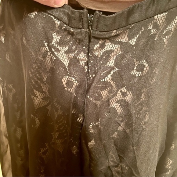 #002 🥀 Black & Gold Backless Dress - Picture 4 of 12